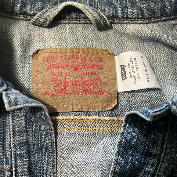 Levi’s denim jacket size L - Picture 2 of 3